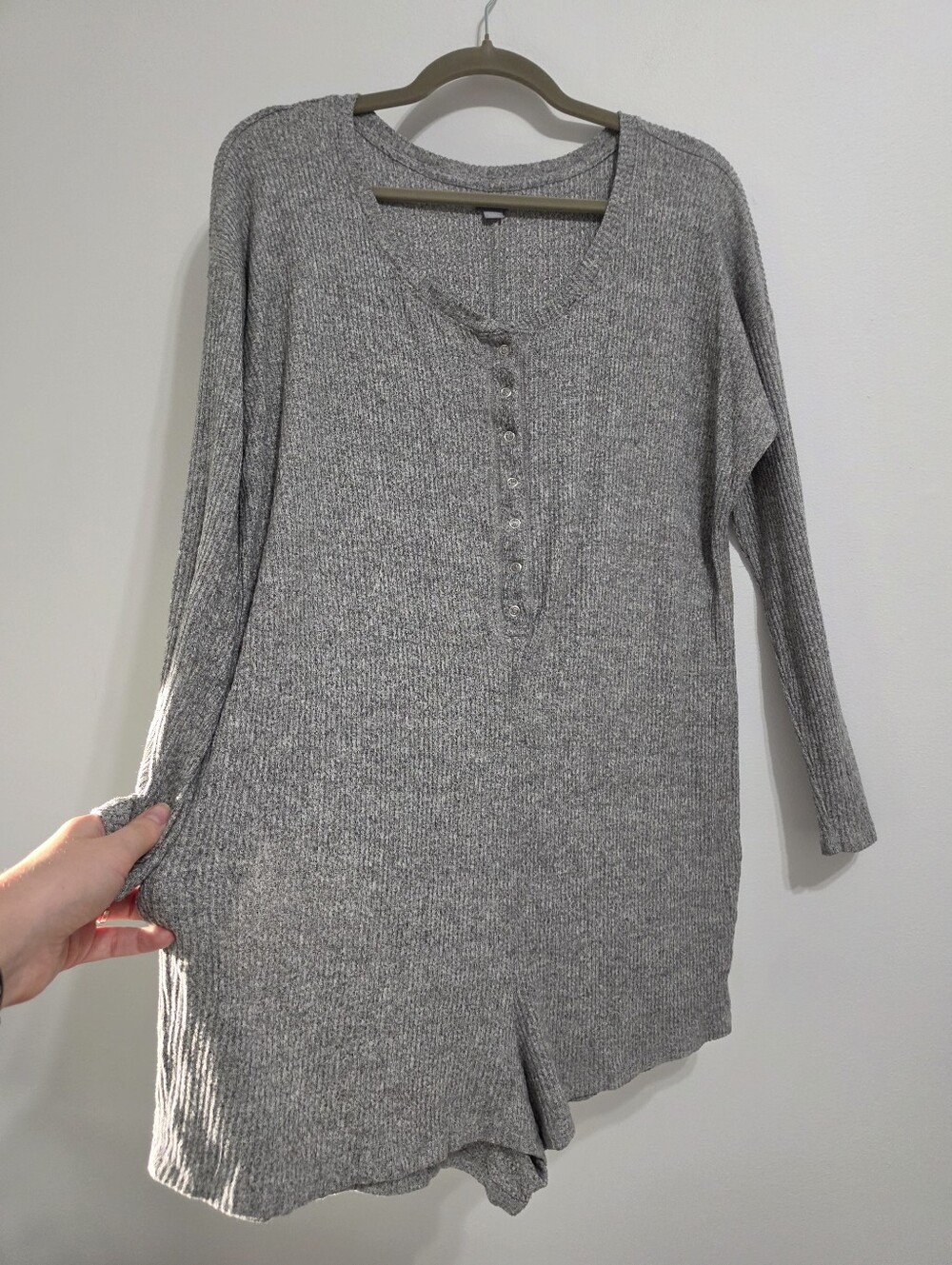 158. Aerie Grey Stretch Knit Long Sleeve Romper